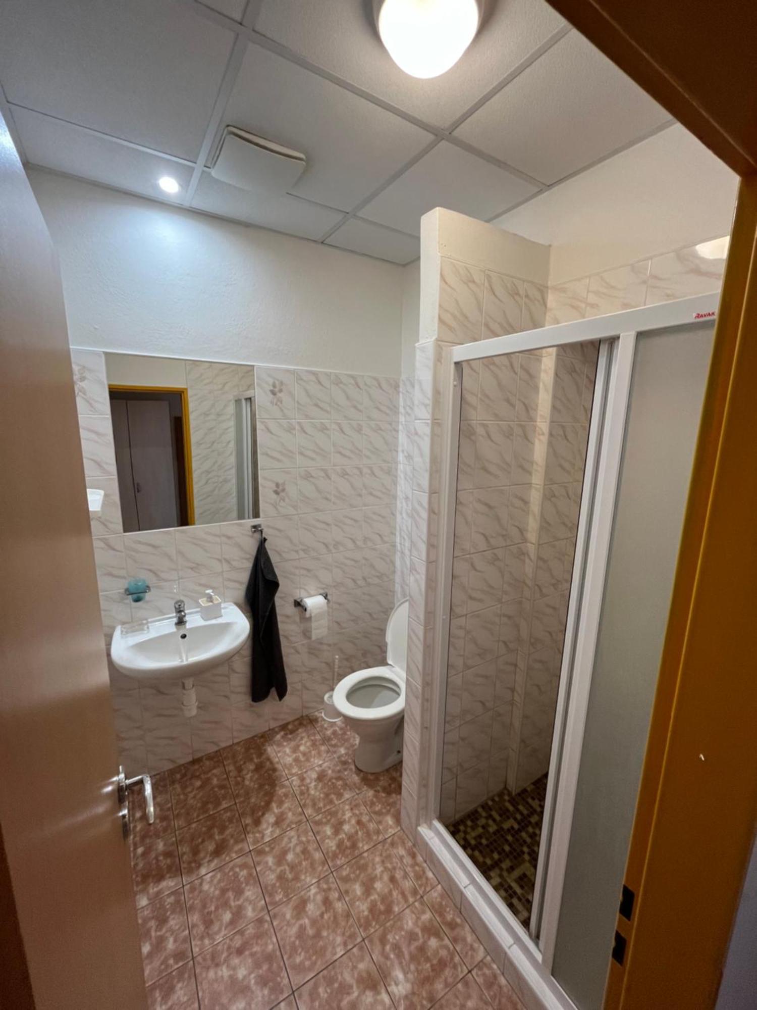 Apartmanovy Dum Obecna Skola Svetlik ภายนอก รูปภาพ