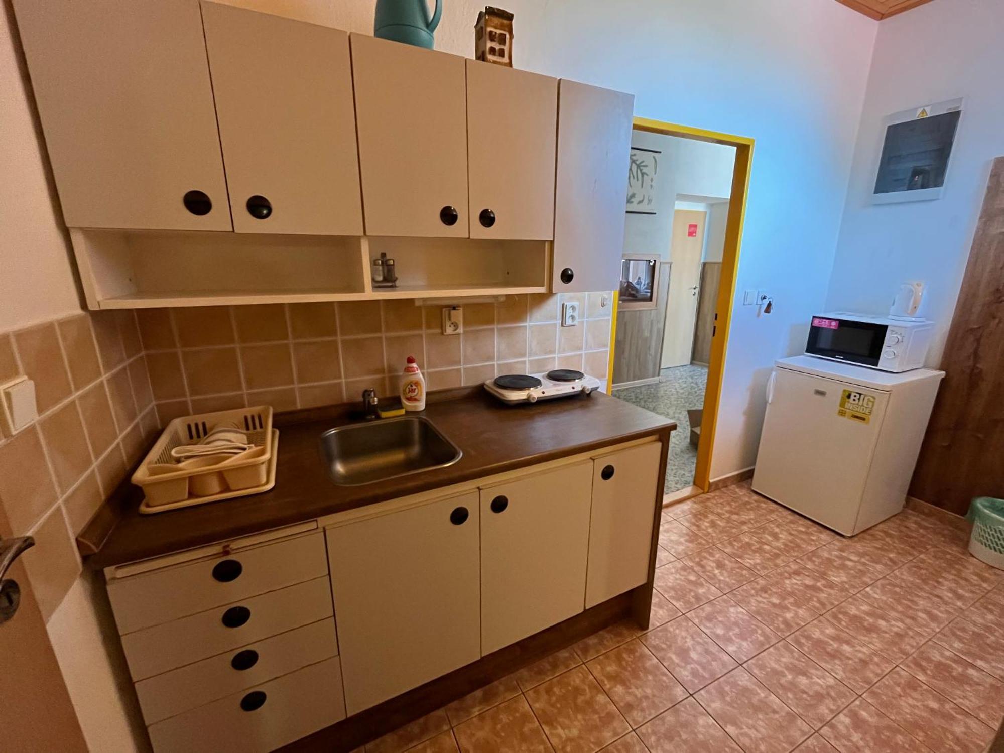 Apartmanovy Dum Obecna Skola Svetlik ภายนอก รูปภาพ