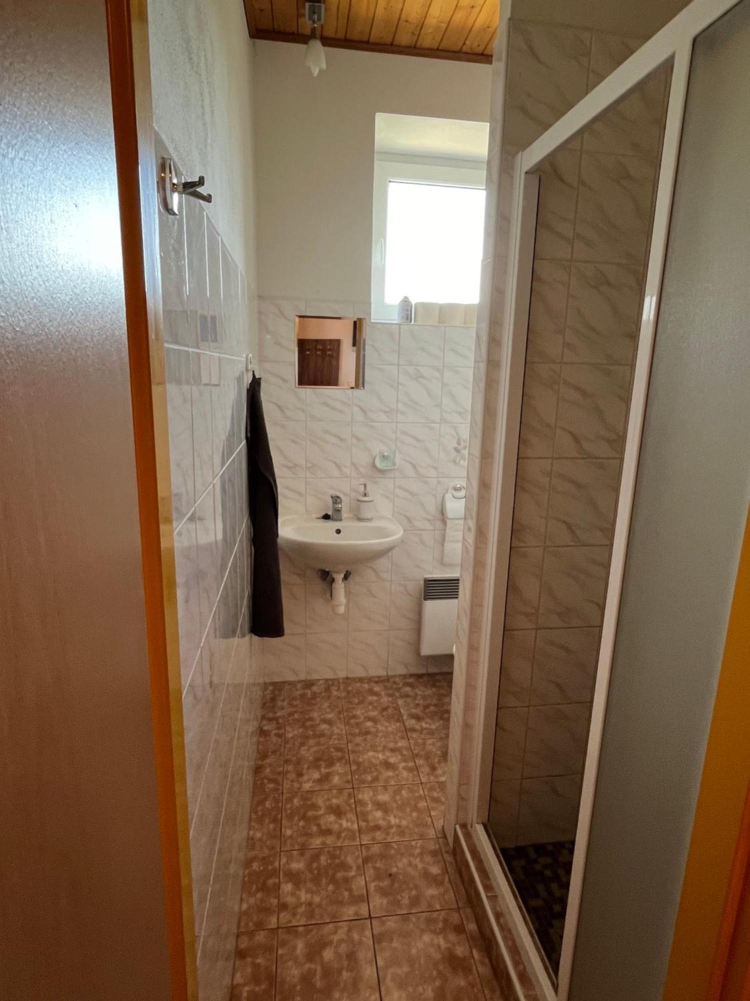 Apartmanovy Dum Obecna Skola Svetlik ภายนอก รูปภาพ