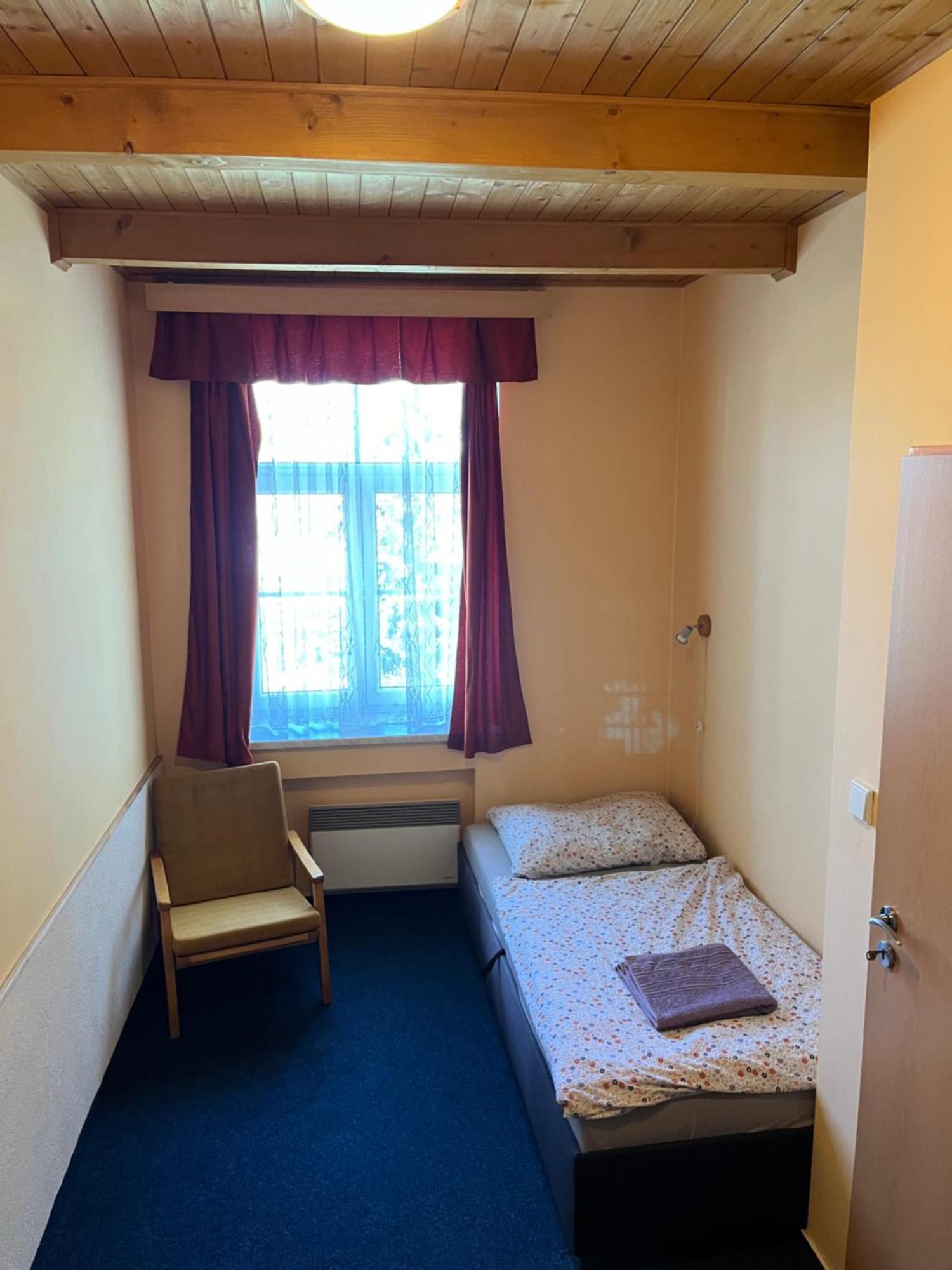 Apartmanovy Dum Obecna Skola Svetlik ภายนอก รูปภาพ