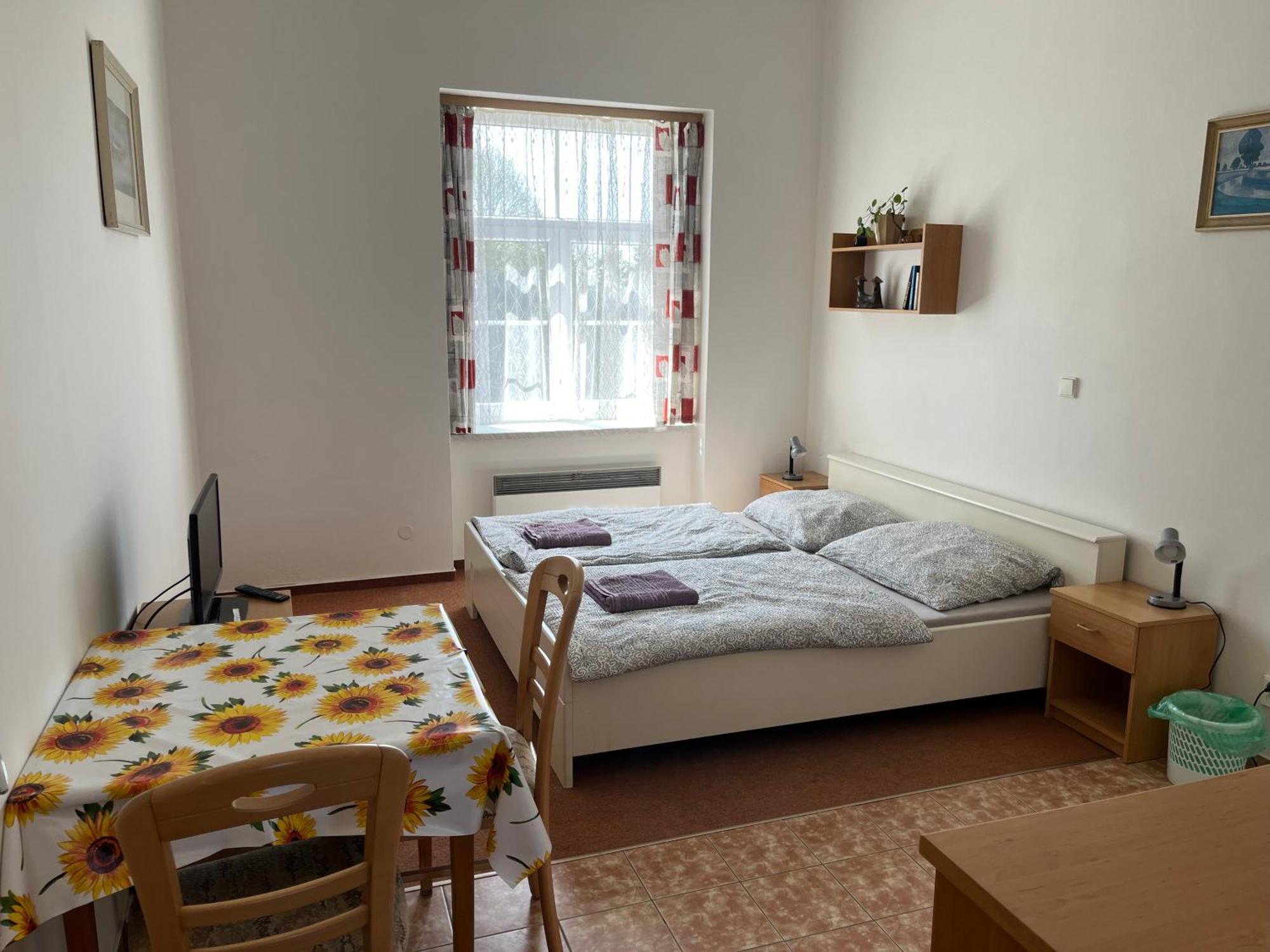 Apartmanovy Dum Obecna Skola Svetlik ภายนอก รูปภาพ